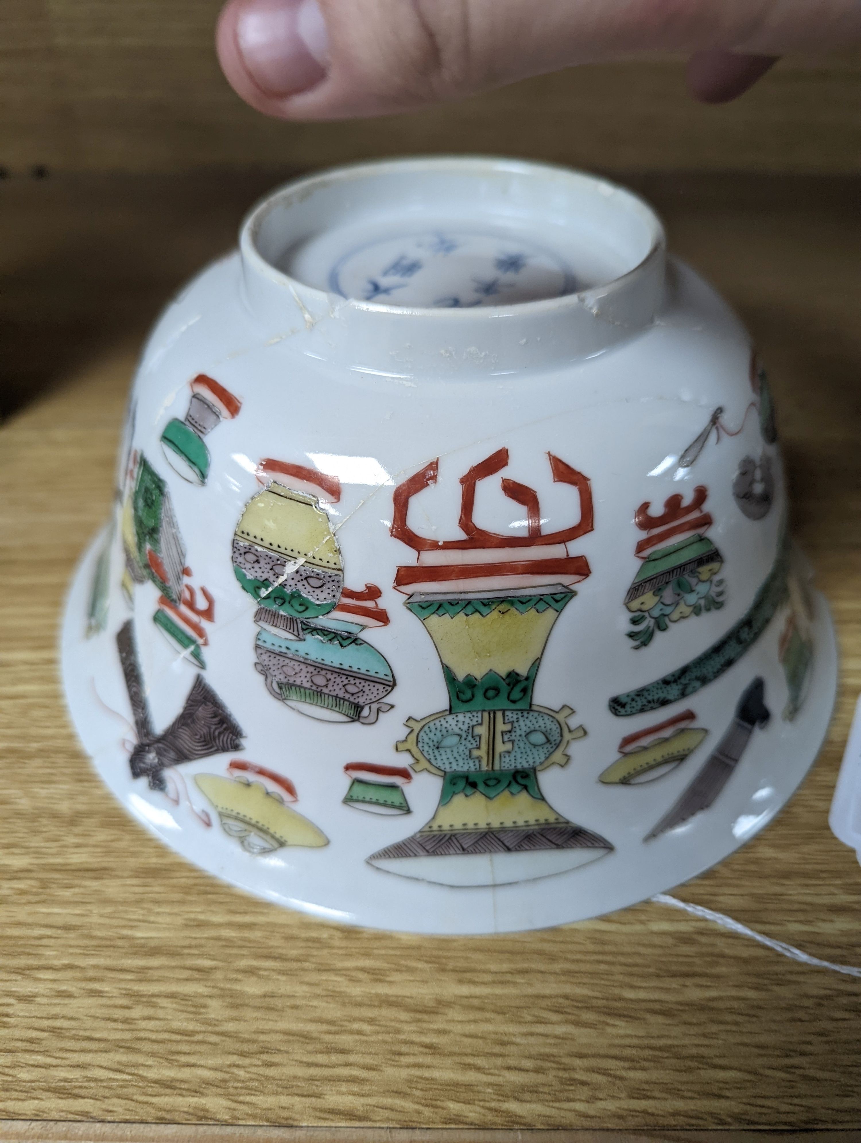 A Kangxi famille verte bowl, 20cm (a.f.) and a Chinese Dowager Empress-pattern pillow with dragons